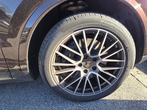 Used 2023 Porsche Cayenne image 11