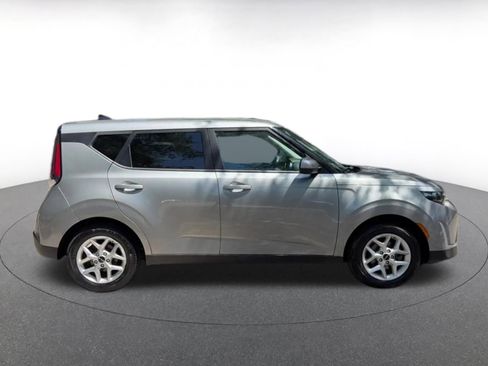 Used 2025 Kia Soul LX w/ LX Technology Package FWD image 17