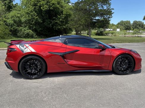 Used 2024 Chevrolet Corvette Z06 RWD image 11