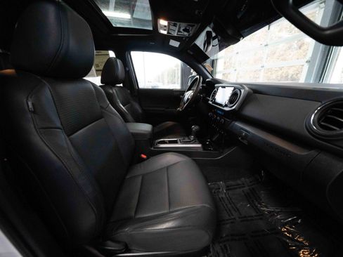 Certified 2023 Toyota Tacoma TRD Off-Road w/ TRD Premium Off Road Package image 26