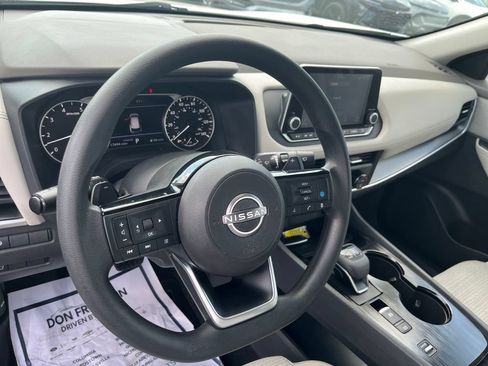 Used 2023 Nissan Rogue SV FWD image 14