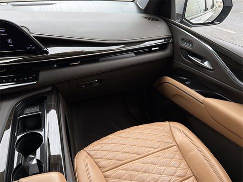 Certified 2024 Cadillac Escalade Sport w/ LPO, ONYX Package image 26