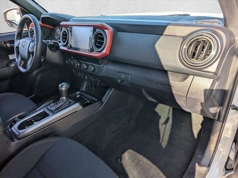 Used 2020 Toyota Tacoma TRD Off-Road image 20