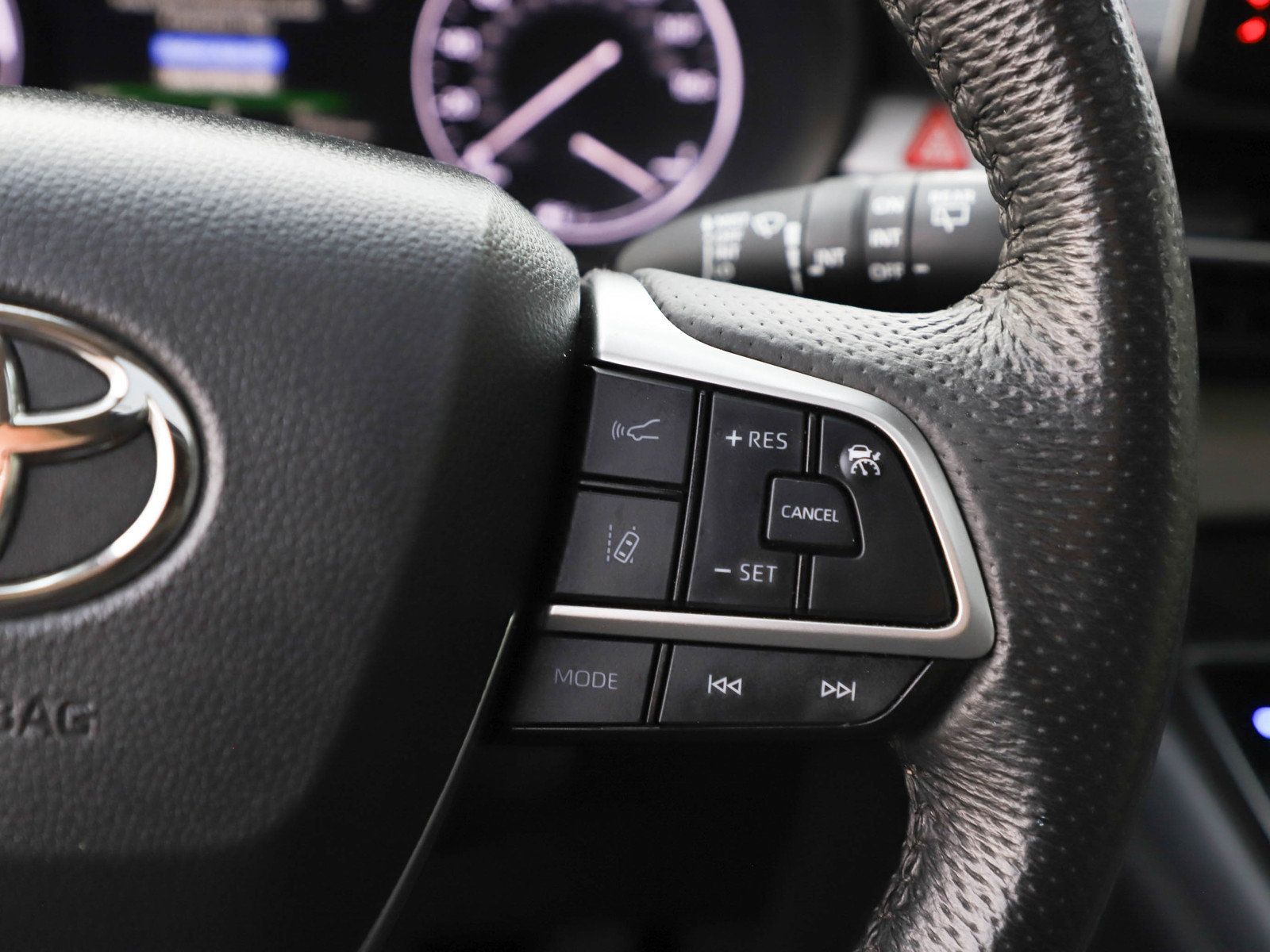 Used 2024 Toyota Sienna Limited AWD/4WD image 29