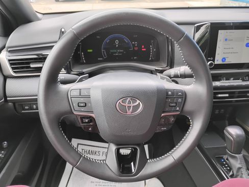 Used 2025 Toyota Camry SE FWD image 9