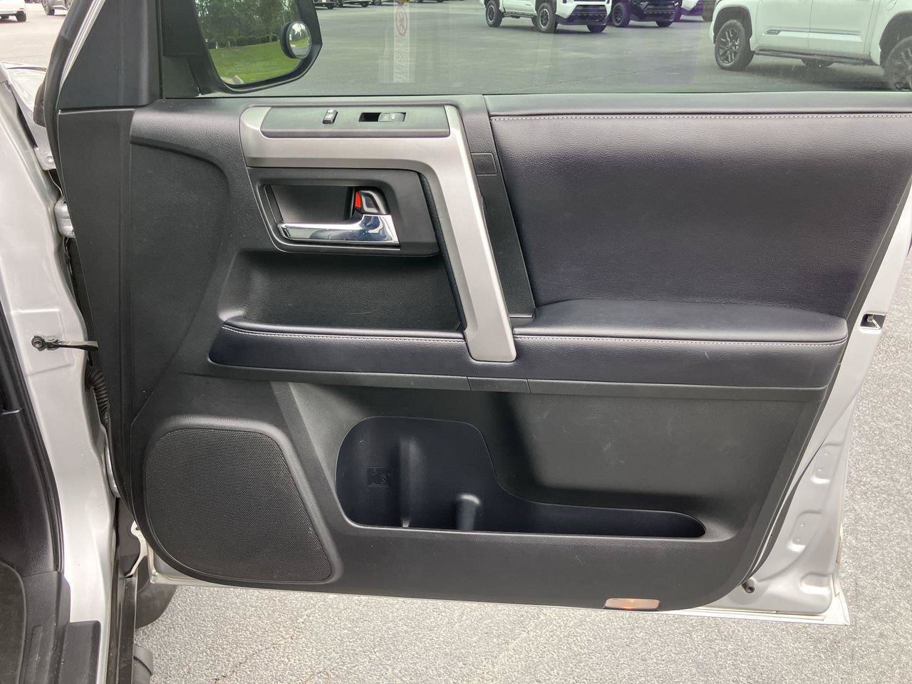 Used 2018 Toyota 4Runner SR5 Premium RWD image 37