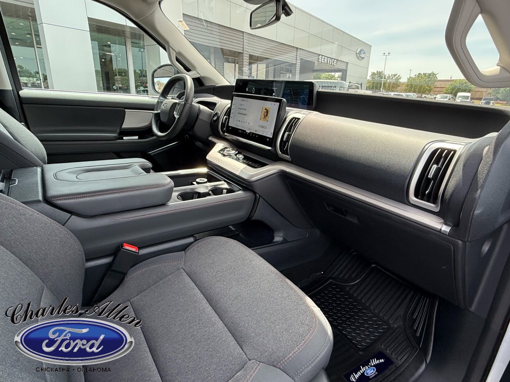 Used 2025 Ford Expedition Max Active AWD/4WD image 12
