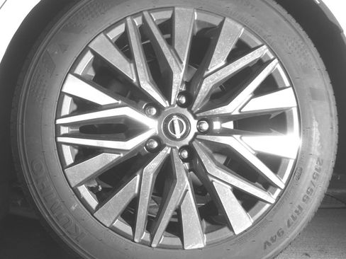 Used 2025 Nissan Altima 2.5 SV image 14