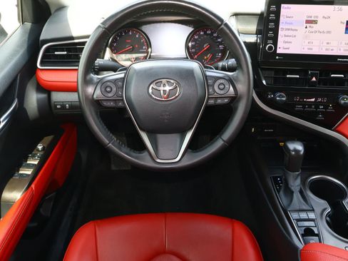 Used 2022 Toyota Camry XSE FWD image 9