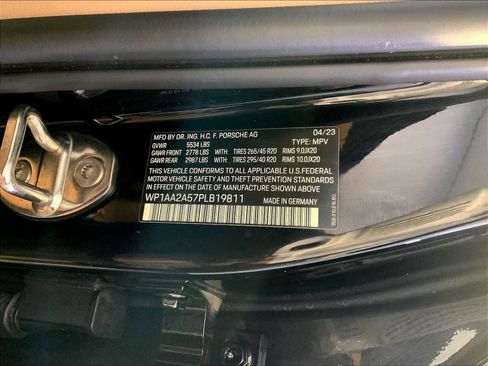 Certified 2023 Porsche Macan AWD/4WD image 36