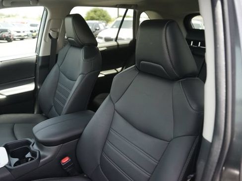 Used 2021 Toyota RAV4 XLE Premium AWD/4WD image 10