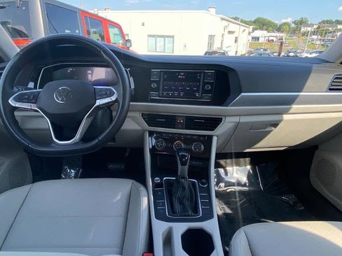 Used 2024 Volkswagen Jetta SE image 12