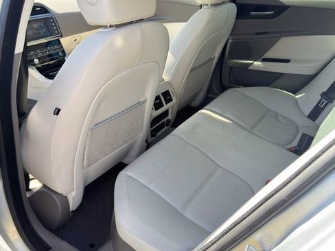 Used 2017 Jaguar XE Prestige image 8