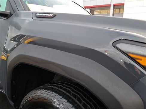 Certified 2025 Toyota Tacoma TRD Off-Road image 11