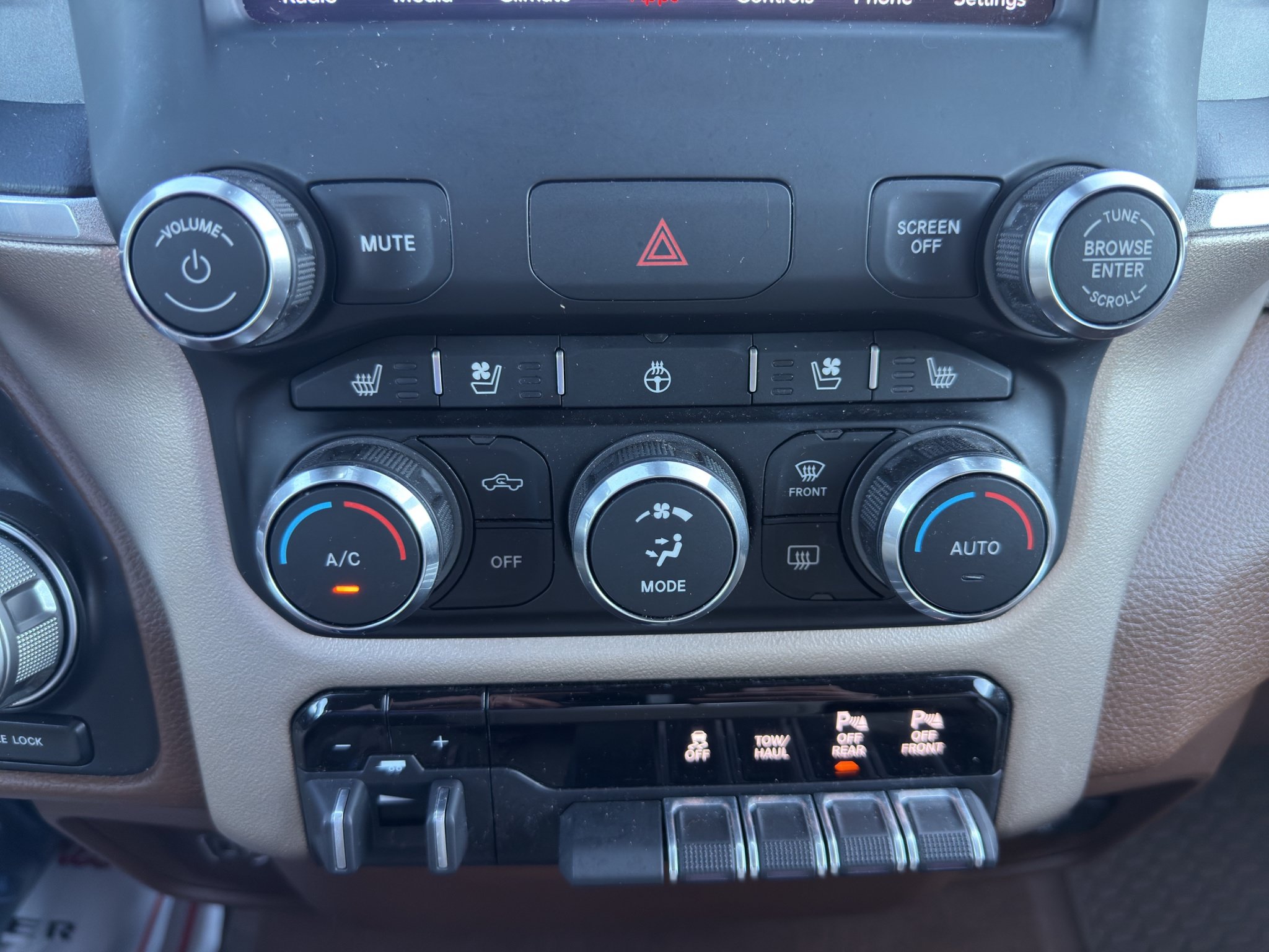 Used 2020 RAM 1500 Laramie AWD/4WD image 27