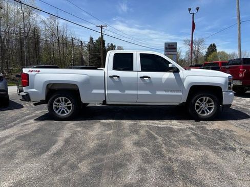 Used 2018 Chevrolet Silverado 1500 W/T w/ Trailering Package AWD/4WD image 8