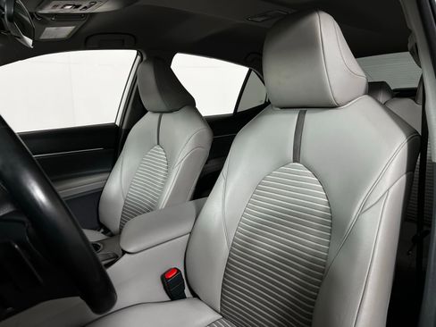 Used 2024 Toyota Camry SE image 13