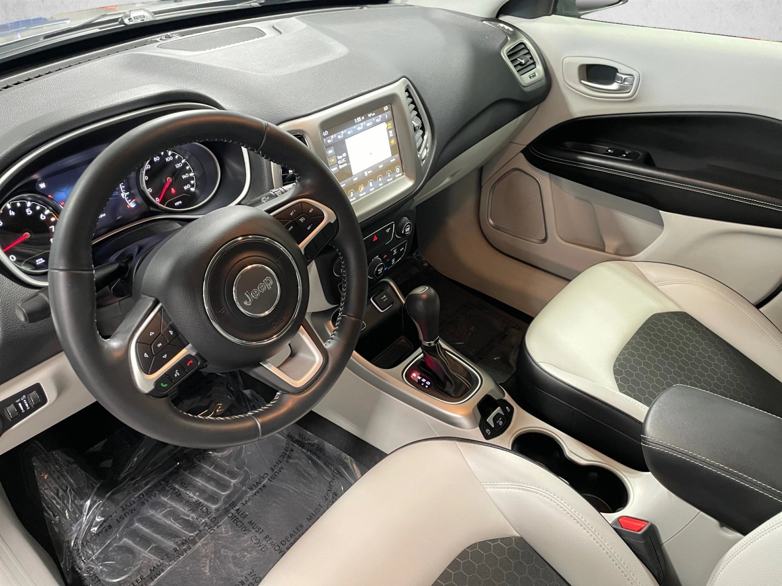 Used 2017 Jeep Compass Latitude w/ Popular Equipment Group FWD image 10