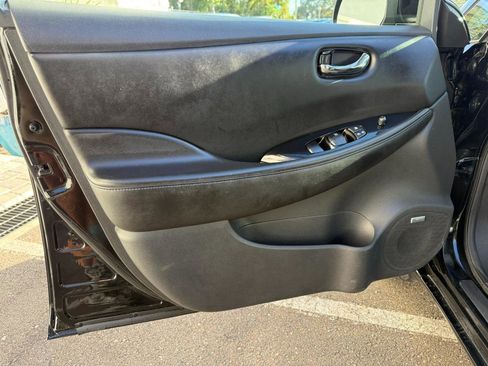 Used 2013 Nissan Leaf SL w/ Premium Pkg FWD image 19