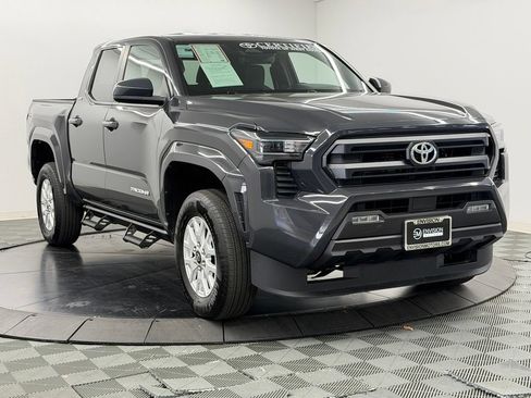 Certified 2025 Toyota Tacoma SR5 AWD/4WD image 8