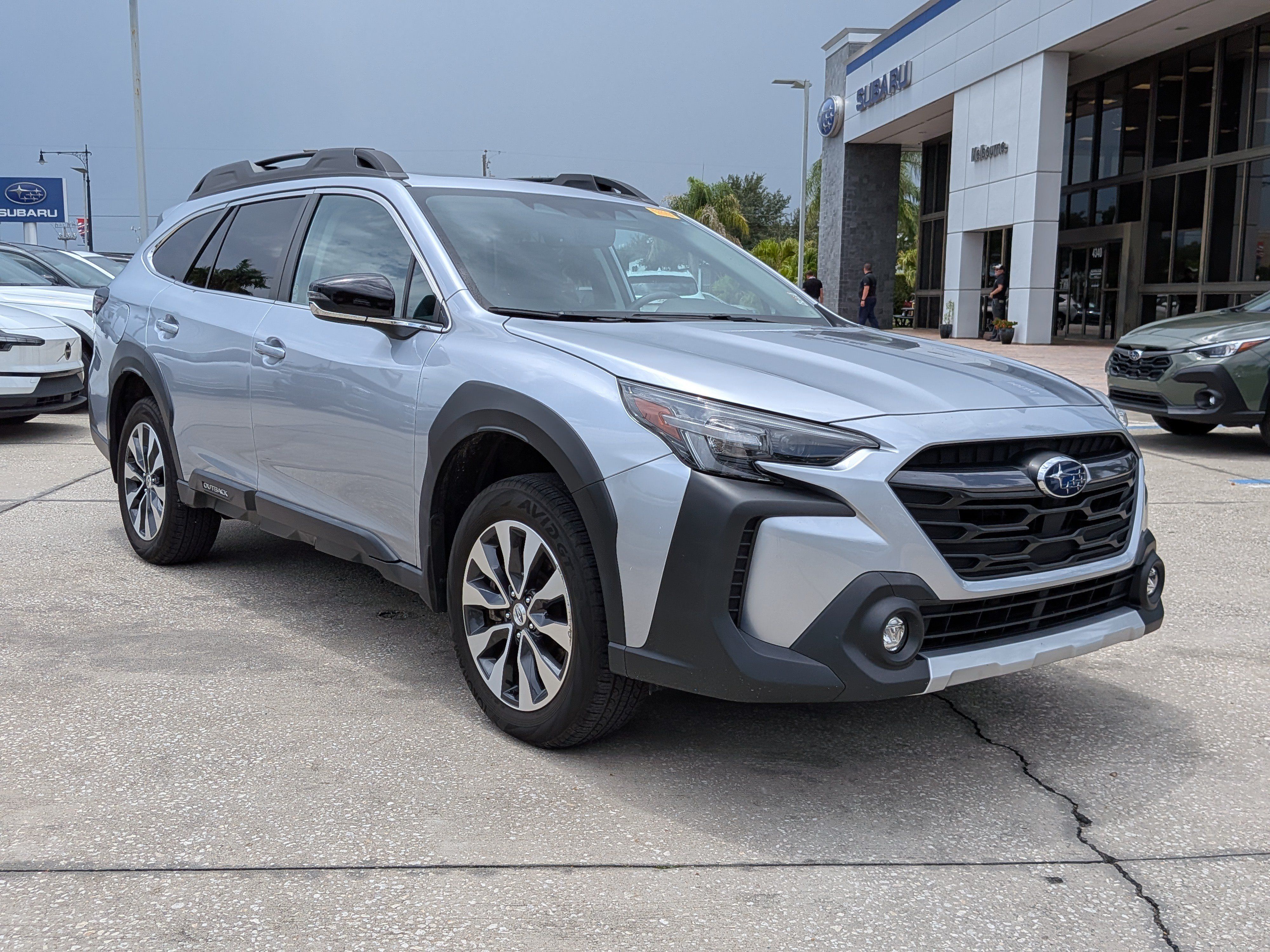Certified 2025 Subaru Outback Limited AWD/4WD image 2