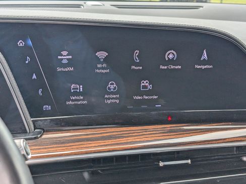 Used 2023 Cadillac Escalade Luxury AWD/4WD image 23