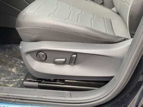 New 2026 Volkswagen Taos SE image 19