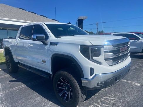 Used 2024 GMC Sierra 1500 SLE w/ Preferred Package AWD/4WD image 3