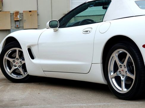 Used 2001 Chevrolet Corvette Convertible w/ Preferred Equipment Group2 image 29