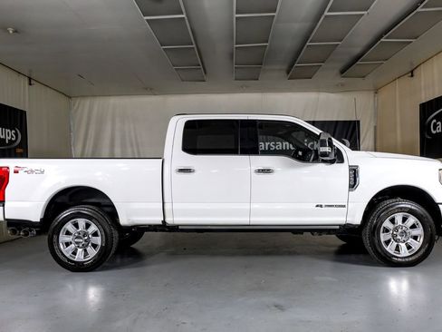 Used 2022 Ford F250 Platinum w/ FX4 Off-Road Package image 5