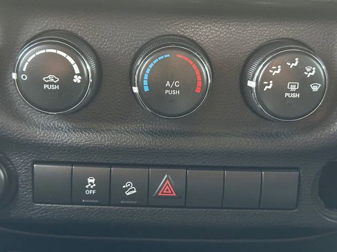 Used 2012 Jeep Wrangler Unlimited Sport w/ Connectivity Group image 27