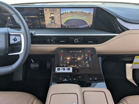 Used 2026 INFINITI QX80 Luxe RWD image 23