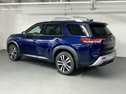 Used 2023 Nissan Pathfinder Platinum image 3