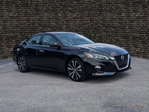 Used 2022 Nissan Altima 2.5 Platinum image 2