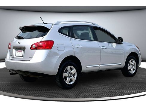 Used 2015 Nissan Rogue S w/ Convenience Package AWD/4WD image 16
