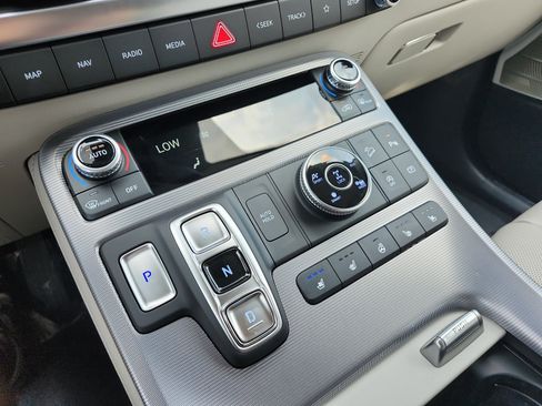 Used 2025 Hyundai Palisade AWD image 25