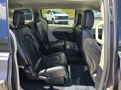 Used 2021 Chrysler Voyager Lxi FWD image 25