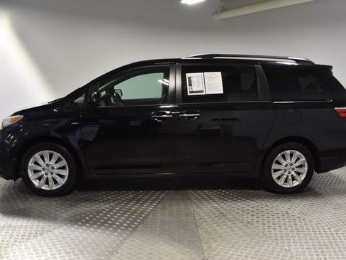 Used 2016 Toyota Sienna XLE image 2