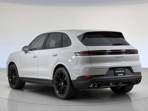 Used 2026 Porsche Cayenne S AWD/4WD image 3