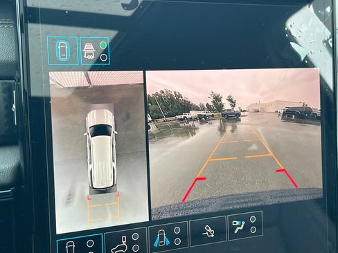 New 2026 GMC Yukon XL AT4 AWD/4WD image 17