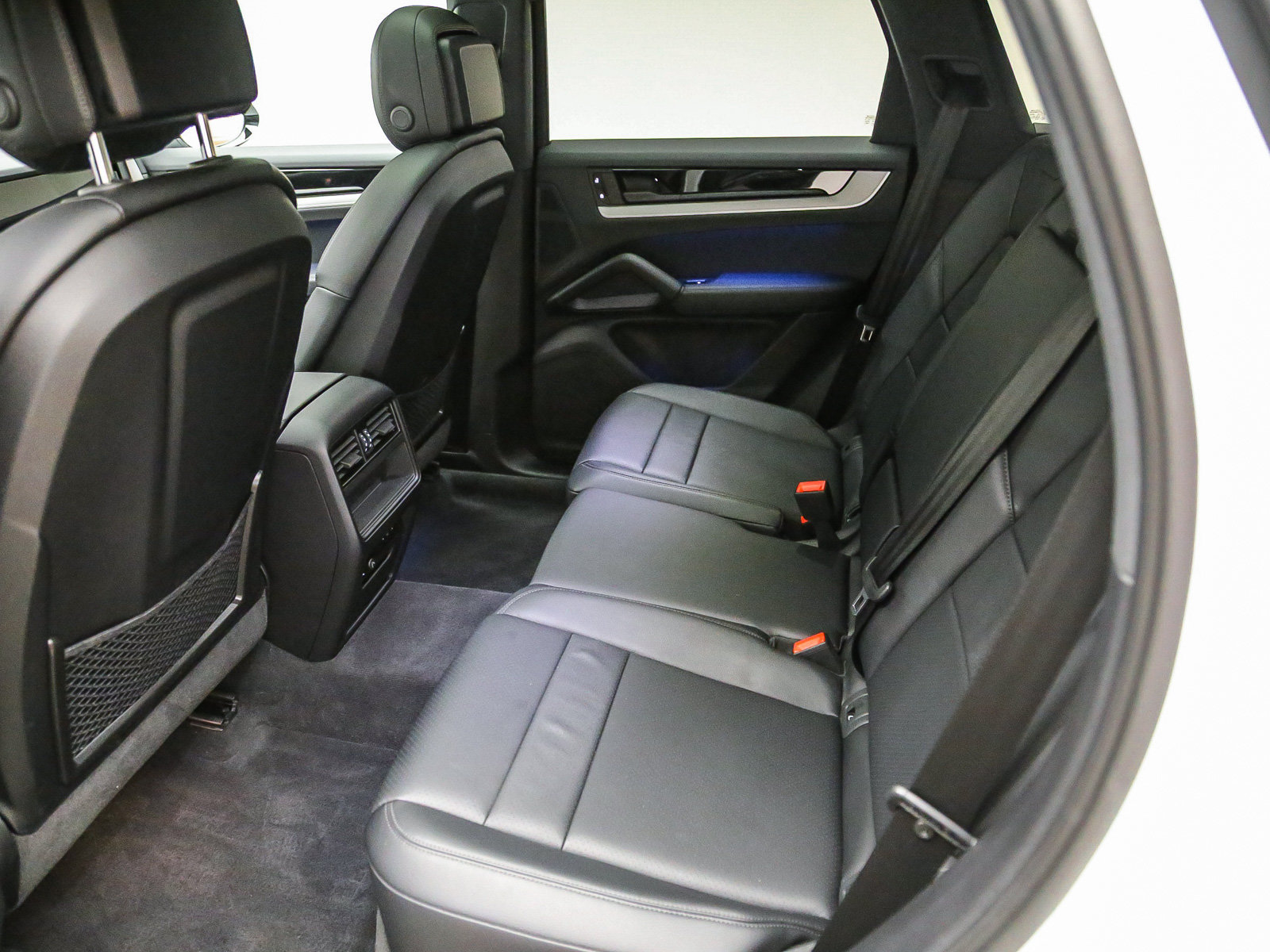Certified 2025 Porsche Cayenne AWD/4WD image 23
