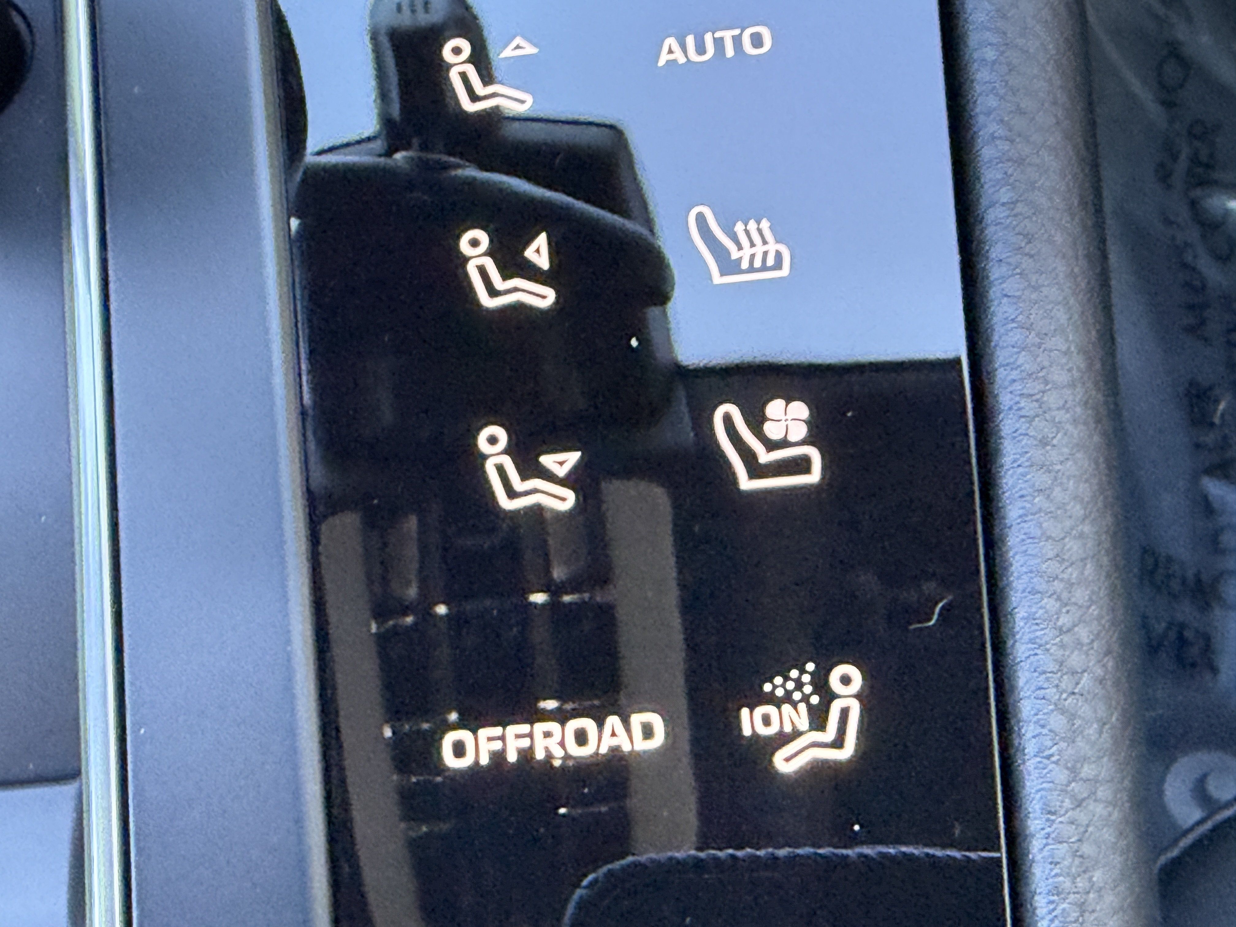 Certified 2026 Porsche Macan AWD/4WD image 28