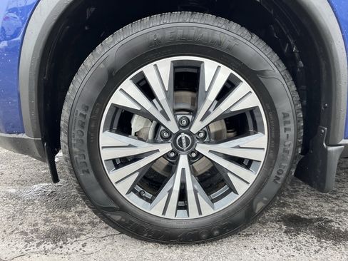 Used 2023 Nissan Rogue SV w/ SV Premium B Package image 12