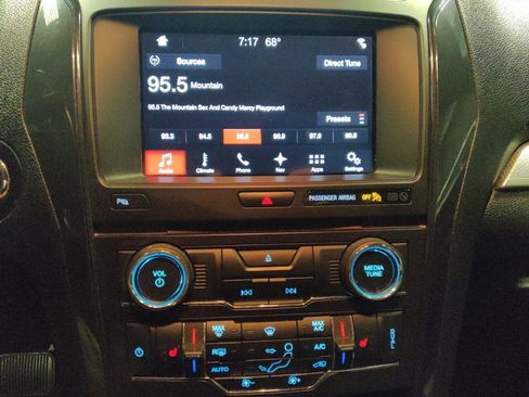 Used 2017 Ford Explorer XLT w/ Equipment Group 202A AWD/4WD image 25