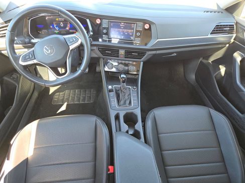 Used 2024 Volkswagen Jetta SE FWD image 10
