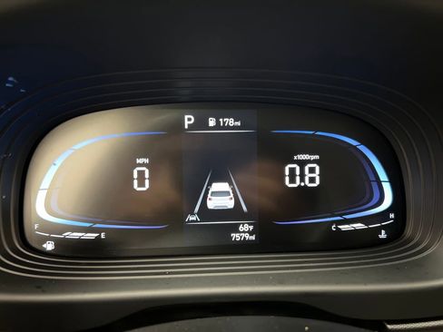 Used 2025 Hyundai Venue SEL FWD image 16