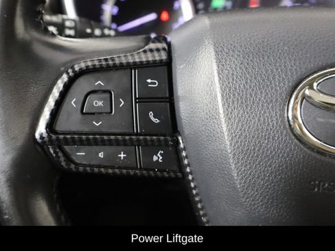 Used 2022 Toyota Highlander XLE FWD image 8