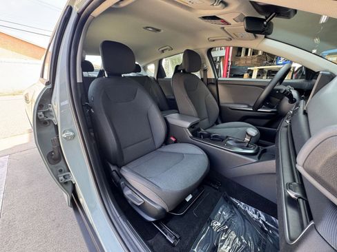 Used 2025 Kia K4 LXS image 36