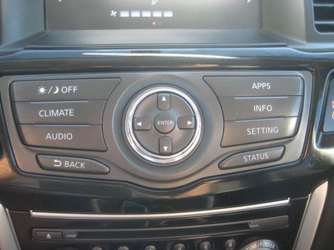 Used 2020 Nissan Pathfinder S image 20