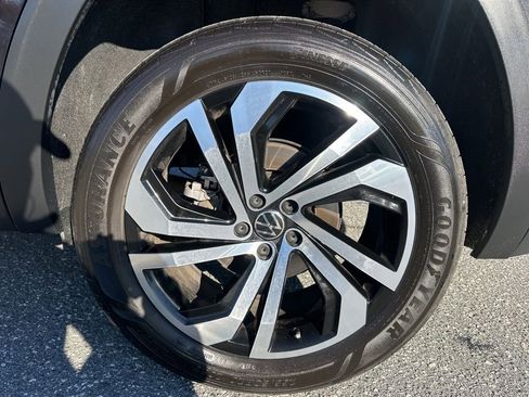 Used 2023 Volkswagen Atlas Cross Sport SEL image 33